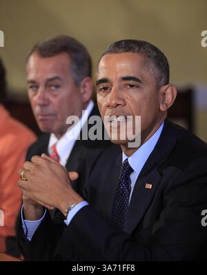 7 novembre 2014 - Washington, District of Columbia, États-Unis d'Amérique - le président des États-Unis Barack Obama rencontre les dirigeants bipartites du Congrès dans l'ancienne salle à manger familiale de la Maison Blanche à Washington, DC le vendredi 7 novembre 2014. Également visible à gauche est le président de la Chambre des représentants des États-Unis John Boehner (républicain de l'Ohio)..crédit : Dennis Brack / Pool via CNP (crédit image : © Dennis Brack/CNP/ZUMAPRESS.com) Banque D'Images