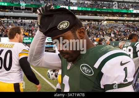 9 novembre 2014 : le quarterback Michael Vick (1) des jets de New York suit le match NFL entre les Steelers de Pittsburgh et les jets de New York au MetLife Stadium à East Rutherford, New Jersey. Les jets de New York ont gagné 20-13.(image crédit : © Chris Szagola/Cal Sport Media/ZUMAPRESS.com) Banque D'Images