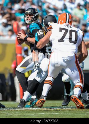 19 octobre 2014 - Jacksonville, FL, U. S : le quarterback des Jaguars de Jacksonville Blake Bortles (5) pendant la première mi-temps de la NFL entre les Browns de Cleveland et les Jaguars de Jacksonville à EverBank Field à Jacksonville, FL(image de crédit : © Romeo Guzman/Cal Sport Media/ZUMAPRESS.com) Banque D'Images