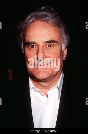 JANVIER 1, 2011 - K24344HMC : SOIRÉE D'OUVERTURE ''THE CRUCIBLE'' AU VIRGINIA THEATRE DE NEW YORK 03/07/02. HENRY McGee/ 2002.RICHARD EYRE(crédit image : © Globe photos/ZUMAPRESS.com) Banque D'Images