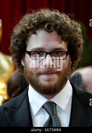 17 décembre 2014 - Hollywood, Californie, États-Unis - Seth Rogen acteur dans le film 'L'interview' qui a été retiré des salles par Sony Pictures le jeudi 17 décembre 2014 en raison de menaces possibles pour le public . PHOTO : dimanche 24 février 2008 Seth Rogen arrive à la 80e cérémonie annuelle des Academy Awards au Kodak Theater à Hollywood, Californie. (Crédit image : © Prensa Internacional/ZUMA Wire) Banque D'Images