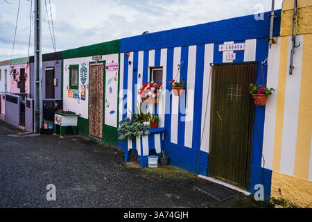 Maisons colorées de Peniche Banque D'Images
