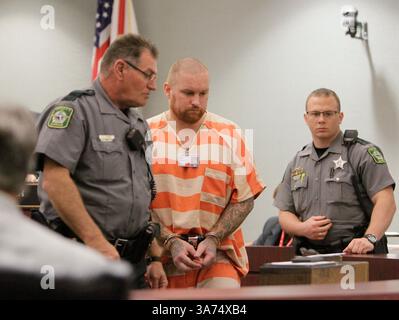 18 février 2015 - Dade City, Floride, États-Unis - BRENDAN FITTERER | Times. Edward Stoddard a été condamné mercredi à perpétuité au Centre judiciaire Robert D. Sumner à Dade City (18/02/15) pour la mort par balle de Doug Abrams en 2008 suite à un différend sur des biens volés. C'était le deuxième procès de Stoddard pour le crime. Il a gagné un appel et a obtenu un nouveau procès, mais a été de nouveau condamné. (Crédit image : © Brendan Fitterer/Tampa Bay Times/ZUMA Wire) Banque D'Images