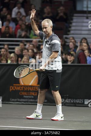 17 octobre 2012 - Chicago, Illinois, États-Unis d'Amérique - le grand tennis JOHN MCENROE, vu ici lors du Powershares QQQ Challenge 2012, qui s'est tenu au United Center. (Crédit image : © TriplePlayNewMedia/ZUMAPRESS.com) Banque D'Images