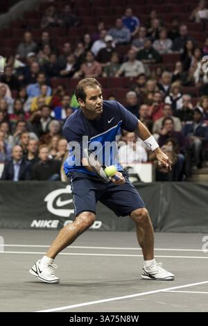 17 octobre 2012 - Chicago, Illinois, États-Unis d'Amérique - le grand tennis PETE SAMPRAS, vu ici lors du Powershares QQQ Challenge 2012, qui s'est tenu au United Center. (Crédit image : © TriplePlayNewMedia/ZUMAPRESS.com) Banque D'Images