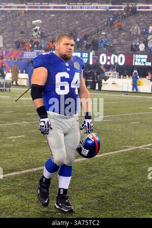 Dec. 09, 2012 - East Rutherford, New Jersey, États-Unis - le centre des Giants de New York DAVID BAAS (64) sort du terrain après la victoire des Giants contre les Saints de la Nouvelle-Orléans. Les Giants ont gagné 52-27 au met Life Stadium. (Crédit image : © Bennett Cohen/ZUMAPRESS.com) Banque D'Images