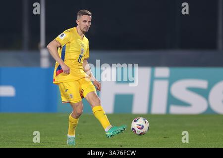 Serravalle, Italie. 24 mars 2025. Nicusor Bancu, roumain, lors du match de qualification pour le Championnat d'Europe de l'UEFA au San Marino Stadium, Serravalle. Le crédit photo devrait se lire : Jonathan Moscrop/Sportimage crédit : Sportimage Ltd/Alamy Live News Banque D'Images