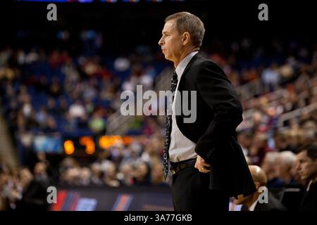 14 mars 2013 - Greensboro, Caroline du Nord, États-Unis d'Amérique - 14 mars 2013 : Jeff Bzdelik, entraîneur-chef de Wake Forest sur le terrain lors du match Wake Forest vs Maryland au tournoi de basket-ball masculin ACC 2013 à Greensboro, Caroline du Nord au Greensboro Coliseum le 14 mars 2013. Le Maryland bat Wake Forest 75-62.(image crédit : © Jake Drake/Cal Sport Media/ZUMAPRESS.com) Banque D'Images