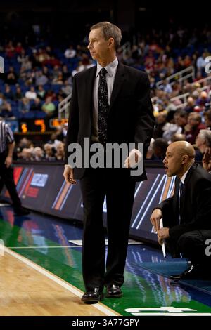 14 mars 2013 - Greensboro, Caroline du Nord, États-Unis d'Amérique - 14 mars 2013 : Jeff Bzdelik, entraîneur-chef de Wake Forest sur le terrain lors du match Wake Forest vs Maryland au tournoi de basket-ball masculin ACC 2013 à Greensboro, Caroline du Nord au Greensboro Coliseum le 14 mars 2013. Le Maryland bat Wake Forest 75-62.(image crédit : © Jake Drake/Cal Sport Media/ZUMAPRESS.com) Banque D'Images