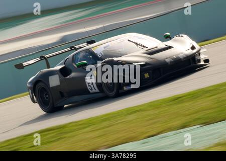 BARCELONE, ESPAGNE - MARS 26 : (51) AF Corse (ITA) Ferrari 296 GT3 - Carl Bennett (THA) / Tommaso Mosca (ITA) en piste lors de la deuxième journée de l'International GT Open Winter test sur le circuit de Barcelona Catalunya le 26 mars 2025 à Barcelone, Espagne. (Photo de Pablo Rodriguez/Quality Sport images) Banque D'Images