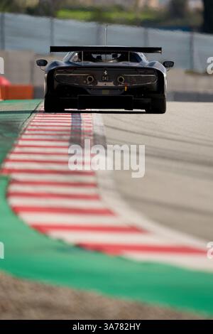 BARCELONE, ESPAGNE - MARS 26 : (51) AF Corse (ITA) Ferrari 296 GT3 - Carl Bennett (THA) / Tommaso Mosca (ITA) en piste lors de la deuxième journée de l'International GT Open Winter test sur le circuit de Barcelona Catalunya le 26 mars 2025 à Barcelone, Espagne. (Photo de Pablo Rodriguez/Quality Sport images) Banque D'Images