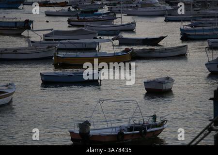 Bateaux dans la mer Méditerranée / Nil en Egypte Banque D'Images