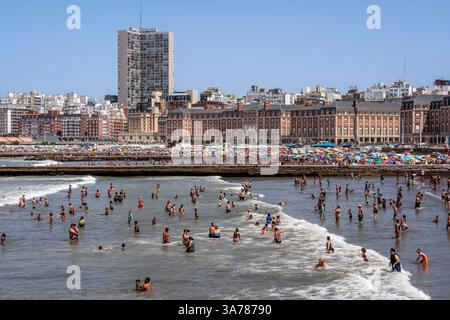 Playa Popular (Playa Bristol) Mar Del Plata, Province de Buenos Aires, Argentine. Banque D'Images