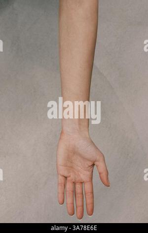 Femme bras et poignet maquette, main ouverte, moderne, naturelle, beauté propre Banque D'Images