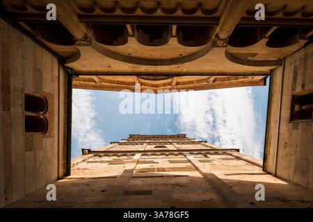 Le Duomo de Modène est un chef-d'œuvre du style roman du moyen âge en Italie. Conçu par Lanfranco, le grand sculpteur et architecte de son époque. Banque D'Images