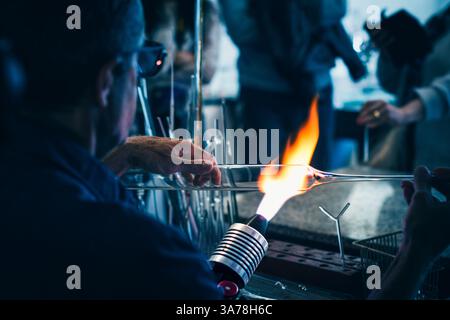 Glass Master mollage verre artisanat objets. Banque D'Images