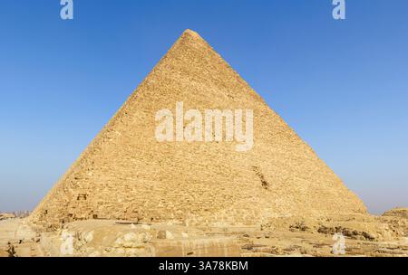Gizeh, Egypte, une vue rapprochée de la grande pyramide de Khéops, pendant la journée Banque D'Images