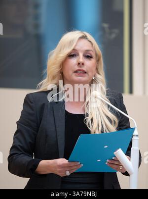 Potsdam, Allemagne. 26 mars 2025. Nicole Walter-Mundt (CDU) intervient lors de l'heure des questions au parlement de l'État de Brandebourg. Crédit : Soeren Stache/dpa/Alamy Live News Banque D'Images