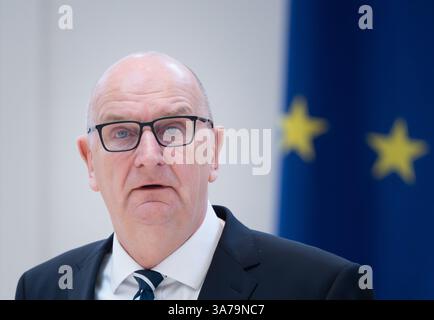 Potsdam, Allemagne. 26 mars 2025. Dietmar Woidke (SPD), ministre-président du Brandebourg, prononce la déclaration du gouvernement lors de la session du parlement de l'État du Brandebourg. Crédit : Soeren Stache/dpa/Alamy Live News Banque D'Images