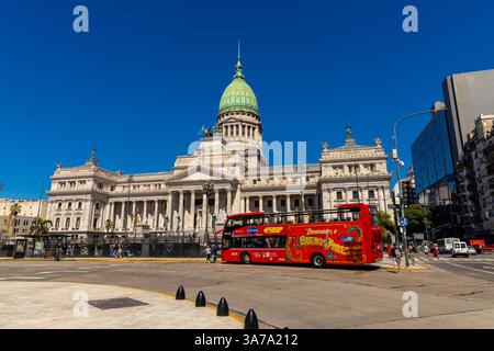 Le magnifique bâtiment du Congrès de l'Argentine dans la capitale Buenos Aires. Architecture des bâtiments historiques et modernes d'Amérique du Sud Banque D'Images