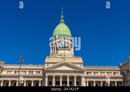 Le magnifique bâtiment du Congrès de l'Argentine dans la capitale Buenos Aires. Architecture des bâtiments historiques et modernes d'Amérique du Sud Banque D'Images