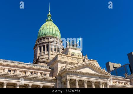 Le magnifique bâtiment du Congrès de l'Argentine dans la capitale Buenos Aires. Architecture des bâtiments historiques et modernes d'Amérique du Sud Banque D'Images