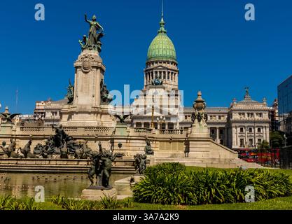 Le magnifique bâtiment du Congrès de l'Argentine dans la capitale Buenos Aires. Architecture des bâtiments historiques et modernes d'Amérique du Sud Banque D'Images