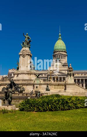 Le magnifique bâtiment du Congrès de l'Argentine dans la capitale Buenos Aires. Architecture des bâtiments historiques et modernes d'Amérique du Sud Banque D'Images