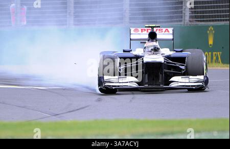 17 mars 2013 - Melbourne, Victoria, Australie - Valtteri Bottas (fin) de l'écurie Williams F1 Team au volant de la Renault FW35 bloque ses freins au virage 1 du quatrième jour du Grand Prix australien de formule 1 2013, Melbourne, Australie. (Crédit image : © Theo Karanikos/ZUMAPRESS.com) Banque D'Images