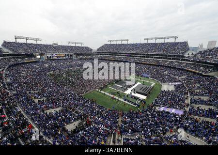 05 FÉVRIER 2013 : la foule en surcapacité a envahi le stade des Ravens pendant le défilé du Super Bowl XLVII des Ravens de Baltimore au M&T Bank Stadium de Baltimore, Maryland. (Crédit image : © John Middlebrook/Cal Sport Media/ZUMAPRESS.com) Banque D'Images