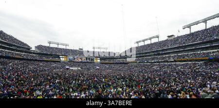 05 FÉVRIER 2013 : les fans des Ravens parcourent chaque centimètre du stade pendant le défilé du Super Bowl XLVII des Ravens de Baltimore au M&T Bank Stadium de Baltimore, Maryland. (Crédit image : © John Middlebrook/Cal Sport Media/ZUMAPRESS.com) Banque D'Images