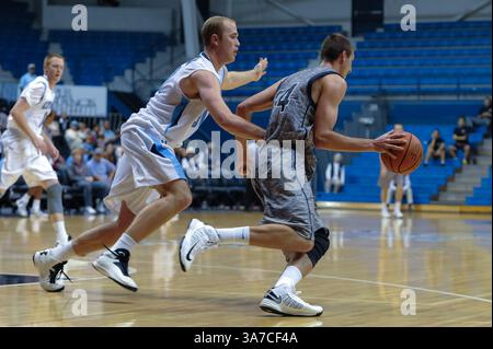 11 novembre 2012 - Charleston, Caroline du Sud, États-Unis - Air Force bat la Citadelle 77-70 pour remporter le match de championnat du All Military Classic Tournament au McAlister Field House situé sur le campus de la Citadelle. (Crédit image : © Shane Roper/ZUMAPRESS.com) Banque D'Images