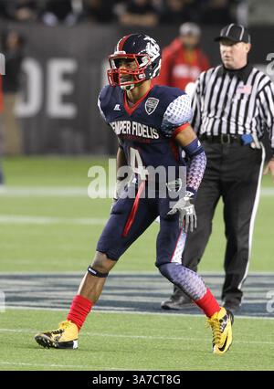 4 janvier 2013 - Carson, CA, États-Unis d'Amérique - 4 janvier 2013 Carson, CA..équipe bleue de la côte est, et Alabama Crimson Tide verbale commit Defensive back (4) Anthony Averett en action lors du 2e match annuel de Semper Fidelis All-American Bowl Football entre l'équipe bleue de la côte est, et l'équipe blanche de la côte ouest, au Home Depot Center de Carson, Californie. L'équipe bleue de la côte est a gagné 17-14. (Crédit obligatoire : Juan Lainez / MarinMedia / Cal Sport Media)(crédit image : © Juan Lainez / Marinmedia / CSM/Cal Sport Media/ZUMAPRESS.com) Banque D'Images