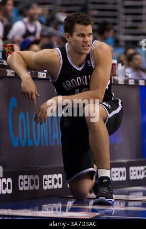 8 janvier 2013 : Kris Humphries (43 ans), l'attaquant des nets de Brooklyn, attend d'entrer dans le match entre les nets de Brooklyn et les 76ers de Philadelphie au Wells Fargo Center de Philadelphie, en Pennsylvanie. Les nets de Brooklyn ont battu les 76ers de Philadelphie, 109-89.(image crédit : © Chris Szagola/Cal Sport Media/ZUMAPRESS.com) Banque D'Images