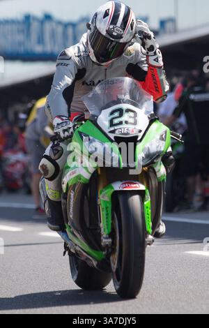 22 février 2013 - Phillip Island, Victoria, Australie - Federico Sandi (ITA) au volant de la Kawasaki ZX-10R (23) de l'équipe Pedercini quittant les stands pour une séance d'entraînement le premier jour du premier tour du Championnat du monde FIM Superbike 2013 à Phillip Island, Australie. (Crédit image : © Sydney Low/ZUMAPRESS.com) Banque D'Images