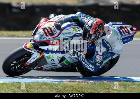 23 février 2013 - Phillip Island, Victoria, Australie - Leon Camier (GBR) au volant de la Suzuki GSX-R1000 (2) de l'équipe de Fixi Crescent Suzuki fait le tour du 11e tour lors d'une séance d'entraînement le deuxième jour du premier tour du Championnat du monde FIM Superbike 2013 à Phillip Island, Australie. (Crédit image : © Sydney Low/ZUMAPRESS.com) Banque D'Images