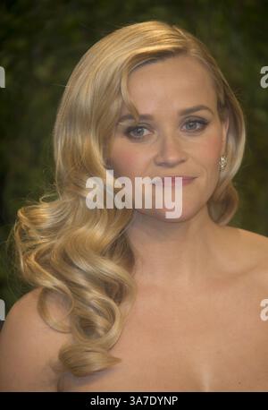 24 février 2013 - West Hollywood, Californie, États-Unis - Reese Whiterspoon sur le tapis rouge à la Vanity Fair Oscar Party aux Sunset Towers à West Hollywood, Californie, dimanche 24 février 2013. (Crédit image : © Prensa Internacional/ZUMAPRESS.com) Banque D'Images