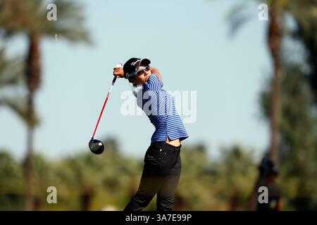 06 avril 2013 : ai Miyazato du Japon frappe un tir au 16e trou lors de la troisième manche du championnat Kraft Nabisco au Mission Hills Country Club à Rancho Mirage, Californie. Charles Baus/CSM. (Crédit image : © Charles Baus/Cal Sport Media/ZUMAPRESS.com) Banque D'Images
