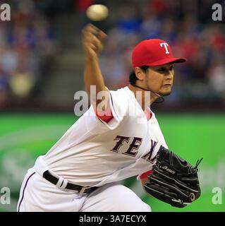 7 avril 2013 - Arlington, TX, États-Unis - Yu Darvish (11 ans) lance un terrain lors de la première manche contre les Angels de Los Angeles au Rangers Ballpark à Arlington, Texas, le dimanche 7 avril 2013. (Crédit image : © John Rhodes/MCT/ZUMAPRESS.com) Banque D'Images