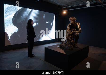 UTILISATION ÉDITORIALE UNIQUEMENT vues de la nouvelle exposition du photographe et cinéaste Gabriel Moses, « Selah » aux 180 Studios, Londres. Date de la photo : jeudi 27 mars 2025. Banque D'Images