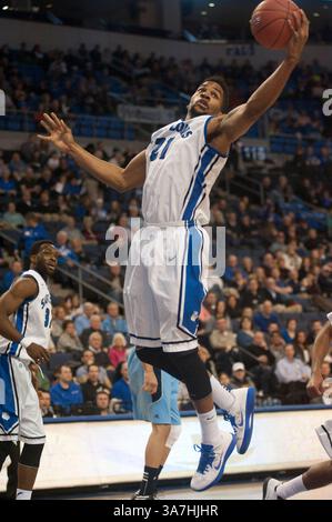 19 janvier 2013 - Saint Louis, MO, États-Unis - Dwayne Evans #21 de l'Université Saint Louis enlève le rebond défensif dans la première moitié du match de l'Université du Rhode Island contre l'Université Saint Louis au Chaifetz Arena à Saint Louis, MO le 19 janvier 2013.(crédit image : © Paul Halfacre/Cal Sport Media/ZUMAPRESS.com) Banque D'Images