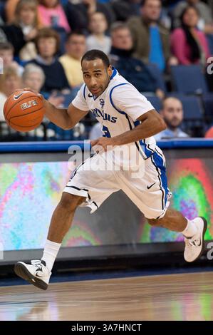 19 janvier 2013 - Saint Louis, MO, États-Unis - Kwamain Mitchell #3 de l'Université Saint Louis sème en haut du court dans la seconde moitié du match de l'Université du Rhode Island contre l'Université Saint Louis au Chaifetz Arena à Saint Louis, MO le 19 janvier 2013.(image crédit : © Paul Halfacre/Cal Sport Media/ZUMAPRESS.com) Banque D'Images