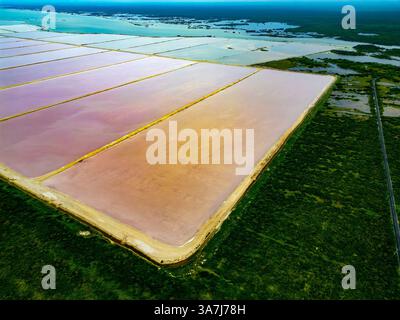 las coloradas rose salines drone vue aérienne panorama paysage yucatan mexique Banque D'Images