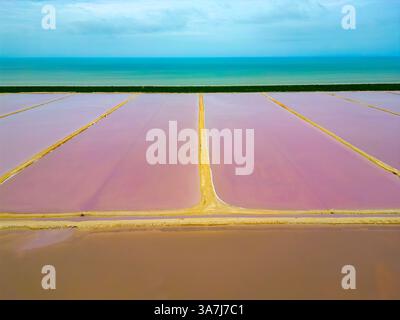 las coloradas rose salines drone vue aérienne panorama paysage yucatan mexique Banque D'Images