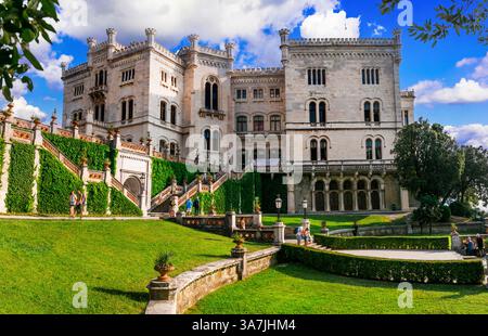 Beaux châteaux romantiques de l'Italie - élégant Miramare à Trieste . Frioul-Vénétie Julienne Banque D'Images