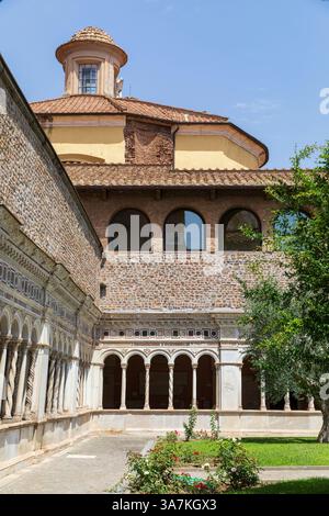 Colonnes du Chiostro Lateranense / Cloître du Latran, Rome, Italie. Banque D'Images