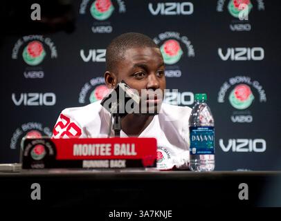 Dec. 29, 2012 - Los Angeles, CA, États-Unis d'Amérique - 29 décembre 2012 : Los Angeles, CA...Wisconsin Badgers Running Back (28) MONTEE Ball répond aux questions des médias. Le Rose Bowl présenté par VIZIO Media Day a pris un départ rapide, car les Badgers et Cardinals ont eu l'occasion de rencontrer les médias, à l'hôtel L.A. dans le centre-ville de Los Angeles, le 29 décembre 2012. (Photo par : Ed Ruvalcaba / MarinMedia.org / Cal Sport Media) ( crédit photo & entreprise requis)(crédit image : © Ed Ruvalcaba / Marinmedia. Org/CSM/Cal Sport Media/ZUMAPRESS.com) Banque D'Images