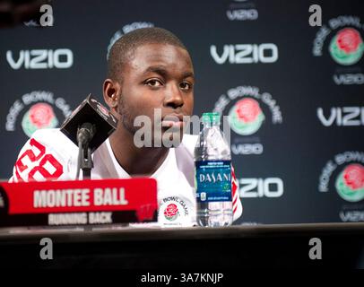 Dec. 29, 2012 - Los Angeles, CA, États-Unis d'Amérique - 29 décembre 2012 : Los Angeles, CA...Wisconsin Badgers Running Back (28) MONTEE Ball répond aux questions des médias. Le Rose Bowl présenté par VIZIO Media Day a pris un départ rapide, car les Badgers et Cardinals ont eu l'occasion de rencontrer les médias, à l'hôtel L.A. dans le centre-ville de Los Angeles, le 29 décembre 2012. (Photo par : Ed Ruvalcaba / MarinMedia.org / Cal Sport Media) ( crédit photo & entreprise requis)(crédit image : © Ed Ruvalcaba / Marinmedia. Org/CSM/Cal Sport Media/ZUMAPRESS.com) Banque D'Images