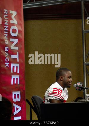 Dec. 29, 2012 - Los Angeles, CA, États-Unis d'Amérique - Wisconsin Badgers Running Back (28) MONTEE Ball s'adresse aux médias. Le Rose Bowl présenté par VIZIO Media Day a connu un démarrage rapide, car les Badgers et les Cardinals ont eu l'occasion de rencontrer les médias, à l'hôtel L.A. du centre-ville de Los Angeles, le 29 décembre 2012. (Photo par : Jose Marin / MarinMedia.org / Cal Sport Media) ( crédit photo & entreprise requis)(crédit image : © Jose Marin / Marinmedia / CSM/Cal Sport Media/ZUMAPRESS.com) Banque D'Images