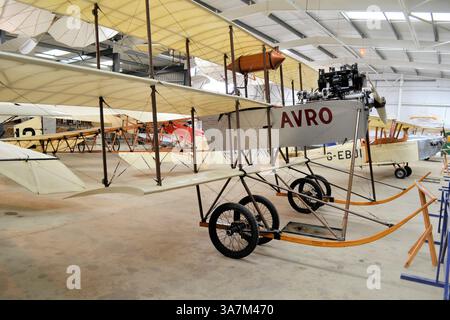 Réplique Roe IV triplan (modèle 1910). Construit pour le film Those Magnificent Men in Their Flying machines. Toujours en vol ! Banque D'Images